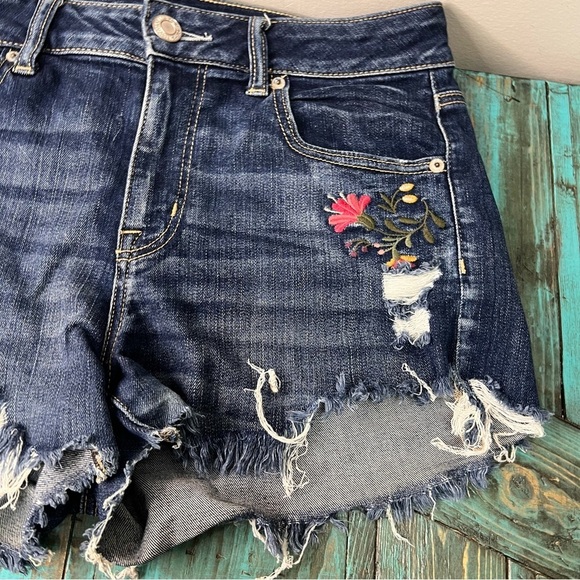 American Eagle Floral Embroidered Hi Rise Cut off Denim Jean Shorts Raw Hem 10 - Picture 4 of 15